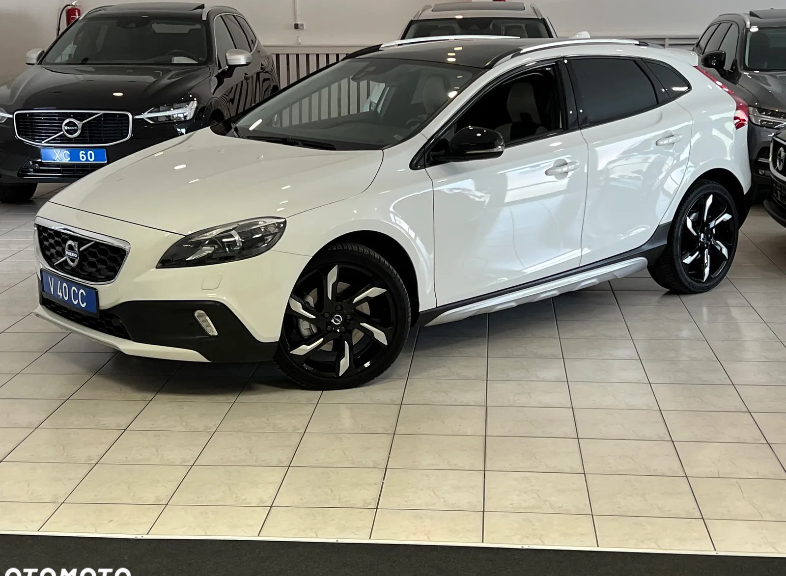 Volvo V40 cena 85900 przebieg: 142000, rok produkcji 2016 z Pilawa małe 562